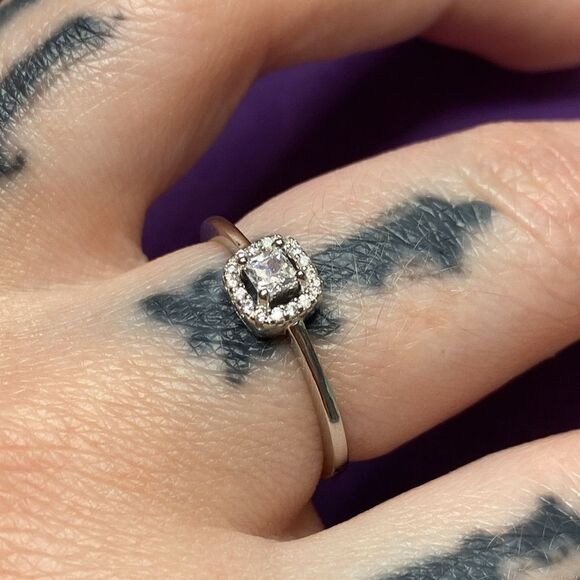 💛 925 CZ Halo Minimalist Stacking Ring - Picture 3 of 6